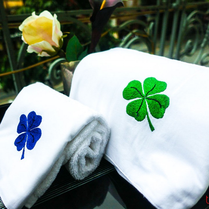 Embroidered towel - Small size 40x60cm - lucky leaves